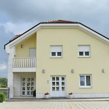 Apartman Livno * ليفنو